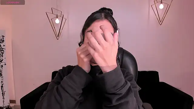 AllisonRogersX online show from September 18, 3:30 am