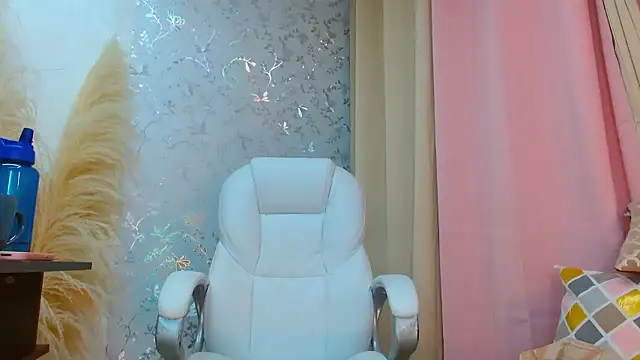 Snapshot of talianaprada chatting on December 2, 5:15 am talianaprada online show from December 2, 5:15 am