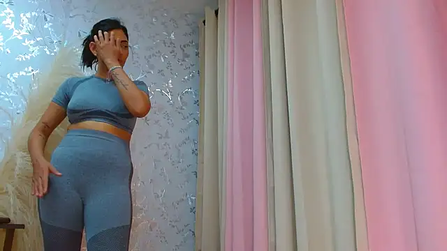 Snapshot of talianaprada chatting on December 20, 10:49 am talianaprada online show from December 20, 10:49 am