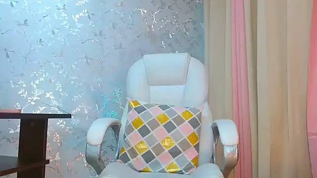 Snapshot of talianaprada chatting on January 3, 2:10 am talianaprada online show from January 3, 2:10 am