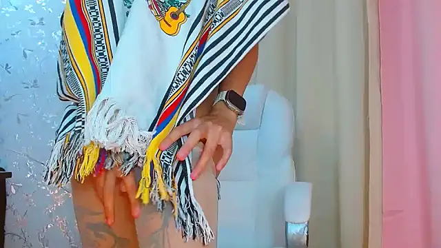 Snapshot of talianaprada chatting on January 5, 1:56 am talianaprada online show from January 5, 1:56 am