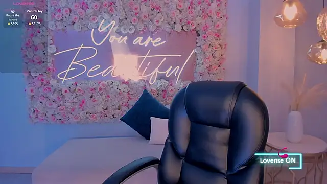 MaddisonLowe online show from November 11, 5:07 am