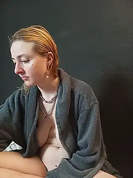 Snapshot of Sexy-Milf-Big chatting on December 17, 10:11 pm Sexy-Milf-Big online show from December 17, 10:11 pm