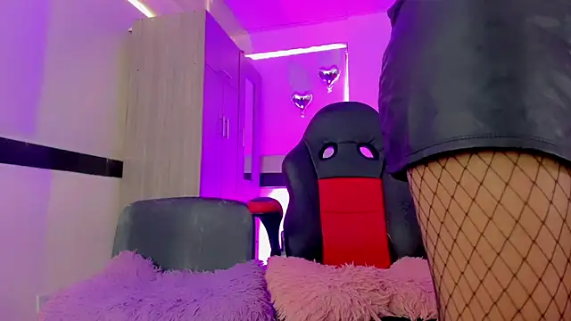 Snapshot of Hellen_moons__ chatting on February 15, 7:10 pm Hellen moons online show from February 15, 7:10 pm