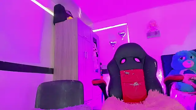 Snapshot of Hellen_moons__ chatting on March 19, 7:07 pm Hellen moons online show from March 19, 7:07 pm