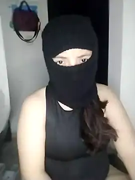 lisseth online show from December 13, 4:00 am