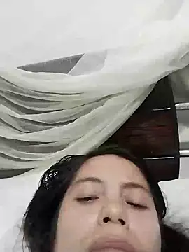 lisseth online show from December 14, 1:39 am