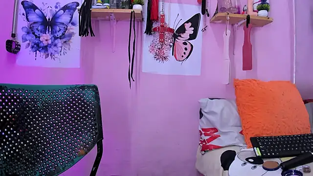 daphneandrade online show from February 1, 1:09 pm