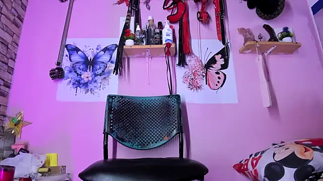 daphneandrade online show from February 9, 4:18 pm