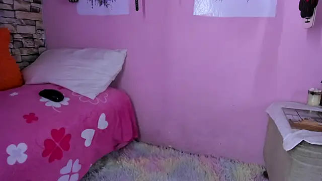 daphneandrade online show from March 6, 3:45 pm