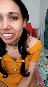 KimPielCanela online show from February 26, 5:50 pm