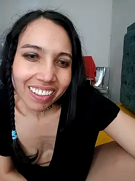 KimPielCanela online show from March 3, 5:50 pm