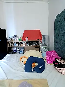 KimPielCanela online show from March 10, 6:01 pm