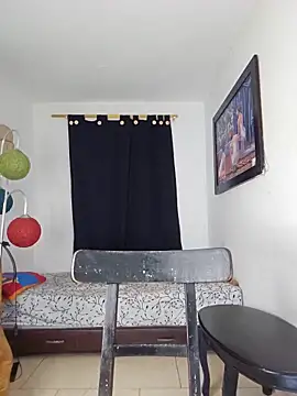 Snapshot of Antonella2_m chatting on February 17, 12:05 pm Antonella2 m online show from February 17, 12:05 pm