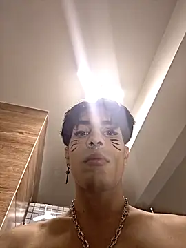 Snapshot of divinityros chatting on December 14, 3:45 am divinityros online show from December 14, 3:45 am