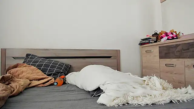 Holly Molii online show from March 1, 6:13 am