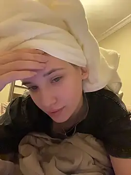 Snapshot of Holly_Molii chatting on June 13, 11:08 am Holly Molii online show from June 13, 11:08 am