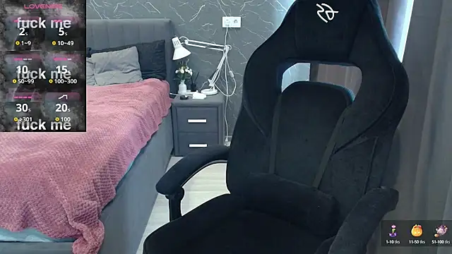 Snapshot of Alice_Weiss chatting on October 9, 9:40 am Alice Weiss online show from October 9, 9:40 am