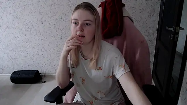 Snapshot of EvaAndLilith chatting on February 11, 5:58 am EvaAndLilith online show from February 11, 5:58 am