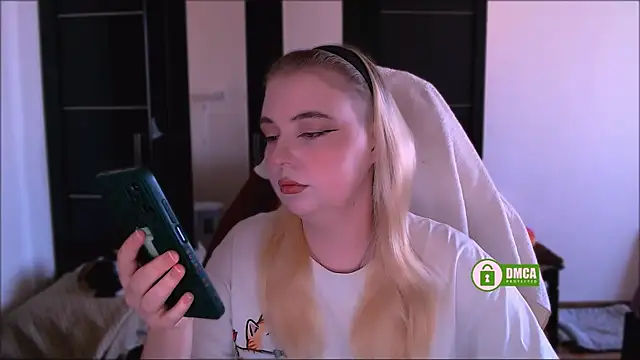 Snapshot of EvaAndLilith chatting on October 11, 9:08 am EvaAndLilith online show from October 11, 9:08 am