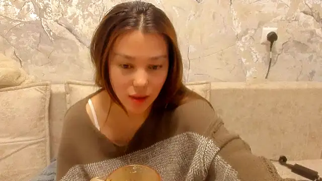 LunaXmii online show from April 19, 12:00 am