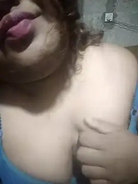 Snapshot of Aranyagril chatting on October 18, 12:50 pm Aranyagril online show from October 18, 12:50 pm