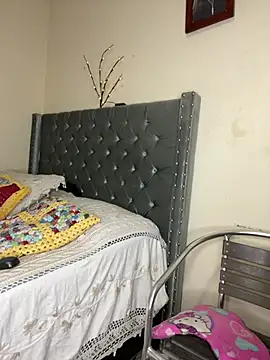 Snapshot of Emmy_flow chatting on February 12, 2:35 am Emmy flow online show from February 12, 2:35 am