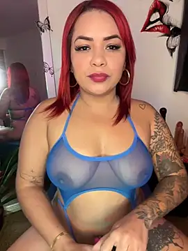 Snapshot of EmmaHot chatting on October 20, 11:43 am EmmaHot online show from October 20, 11:43 am