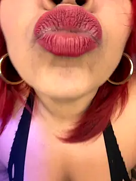 Snapshot of EmmaHot chatting on October 22, 11:54 am EmmaHot online show from October 22, 11:54 am