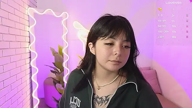 Snapshot of hina_tay chatting on December 13, 4:11 am hina tay online show from December 13, 4:11 am