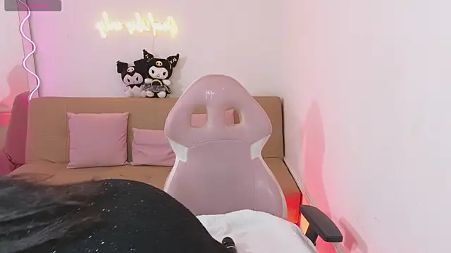 Snapshot of hina_tay chatting on February 15, 4:36 am hina tay online show from February 15, 4:36 am