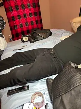 Snapshot of ElLechero214 chatting on January 7, 4:05 pm ElLechero214 online show from January 7, 4:05 pm