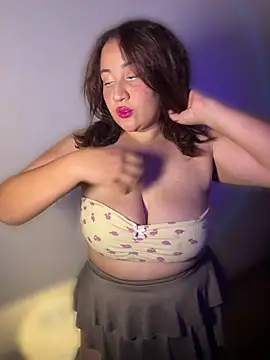 Snapshot of alexxaa96 chatting on May 18, 3:35 am alexxaa96 online show from May 18, 3:35 am