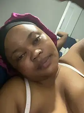 Snapshot of Curveysinaa chatting on February 4, 7:00 pm Curveysinaa online show from February 4, 7:00 pm