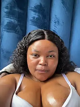 Snapshot of Curveysinaa chatting on February 5, 3:20 pm Curveysinaa online show from February 5, 3:20 pm