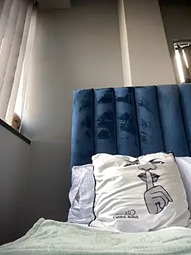 Snapshot of Curveysinaa chatting on February 6, 5:35 am Curveysinaa online show from February 6, 5:35 am