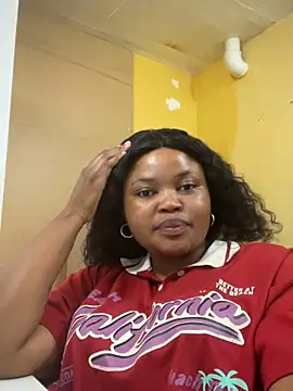 Snapshot of Curveysinaa chatting on February 7, 12:50 pm Curveysinaa online show from February 7, 12:50 pm