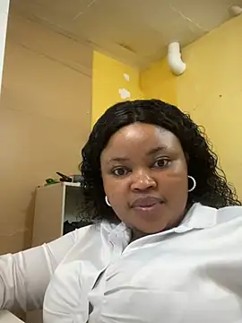 Snapshot of Curveysinaa chatting on February 10, 7:26 am Curveysinaa online show from February 10, 7:26 am