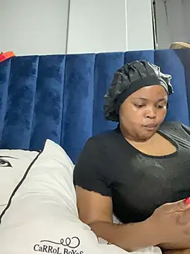 Snapshot of Curveysinaa chatting on February 10, 6:24 pm Curveysinaa online show from February 10, 6:24 pm