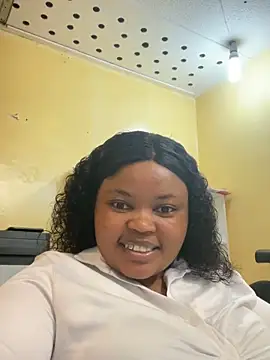 Snapshot of Curveysinaa chatting on February 17, 7:26 am Curveysinaa online show from February 17, 7:26 am