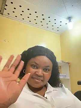 Snapshot of Curveysinaa chatting on February 17, 12:27 pm Curveysinaa online show from February 17, 12:27 pm