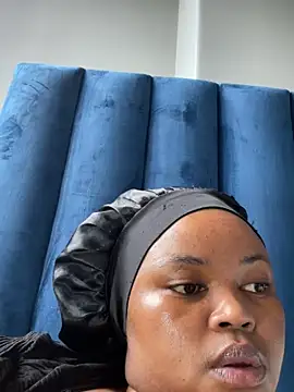 Snapshot of Curveysinaa chatting on February 19, 9:25 pm Curveysinaa online show from February 19, 9:25 pm