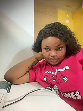 Snapshot of Curveysinaa chatting on February 21, 11:22 am Curveysinaa online show from February 21, 11:22 am