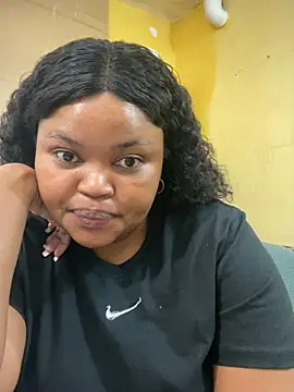 Snapshot of Curveysinaa chatting on March 6, 11:58 am Curveysinaa online show from March 6, 11:58 am