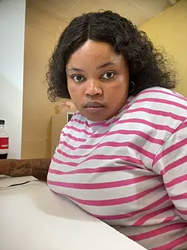 Snapshot of Curveysinaa chatting on March 7, 11:51 am Curveysinaa online show from March 7, 11:51 am