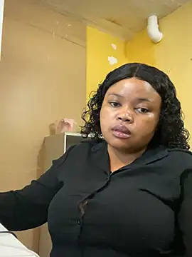 Snapshot of Curveysinaa chatting on March 8, 7:05 am Curveysinaa online show from March 8, 7:05 am