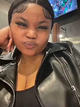 Snapshot of Curveysinaa chatting on March 18, 5:53 pm Curveysinaa online show from March 18, 5:53 pm