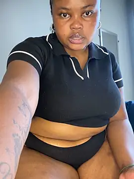 Snapshot of Curveysinaa chatting on September 17, 10:28 am Curveysinaa online show from September 17, 10:28 am