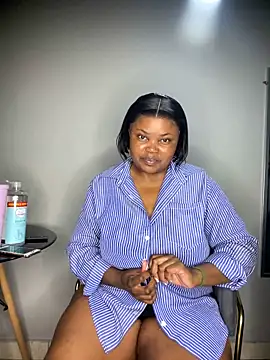 Snapshot of Curveysinaa chatting on October 17, 5:48 pm Curveysinaa online show from October 17, 5:48 pm