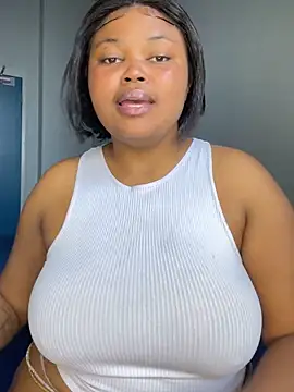 Snapshot of Curveysinaa chatting on November 7, 5:51 am Curveysinaa online show from November 7, 5:51 am